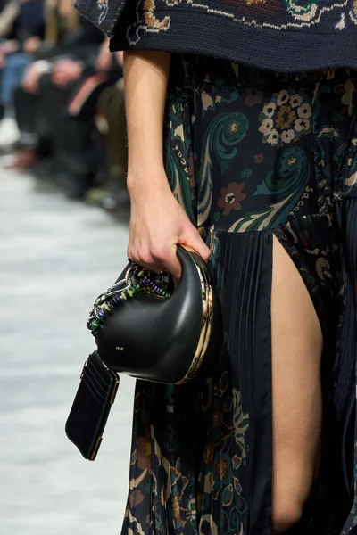 Look 150